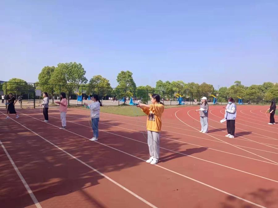 国际跳绳比赛1分钟图片